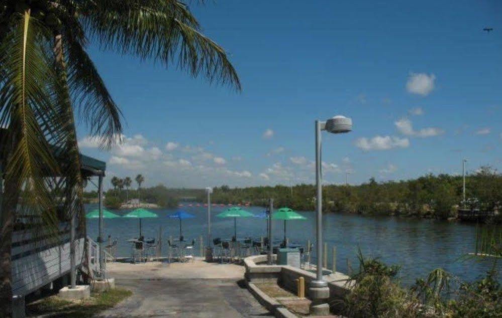Miami Bed And Breakfast Country Walk ภายนอก รูปภาพ